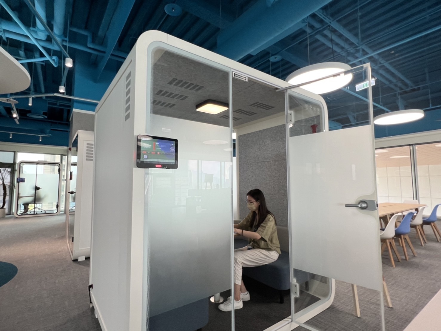 1277星际电子高雄據點的智慧行動辦公艙，展現1277星际电子在面板以外的研發應用軟實力